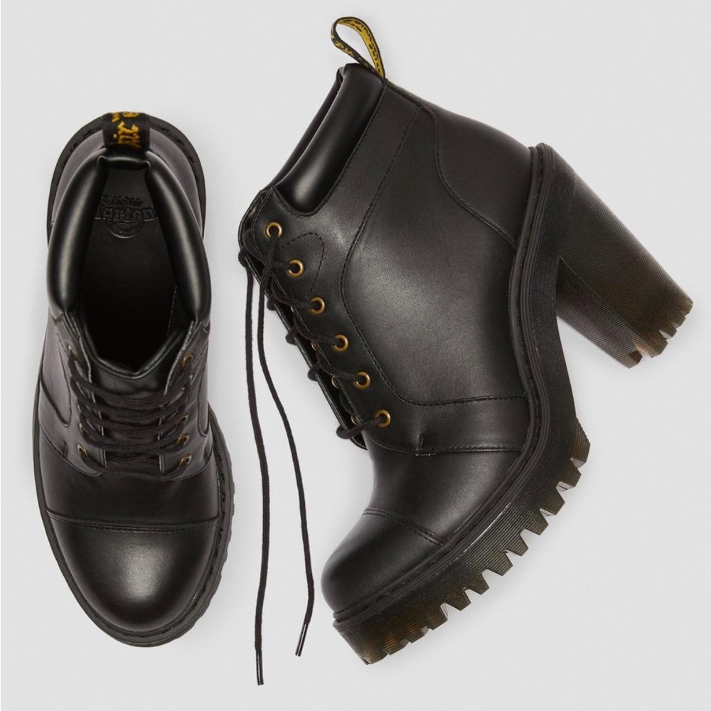 Dr. Martens Averil Boots